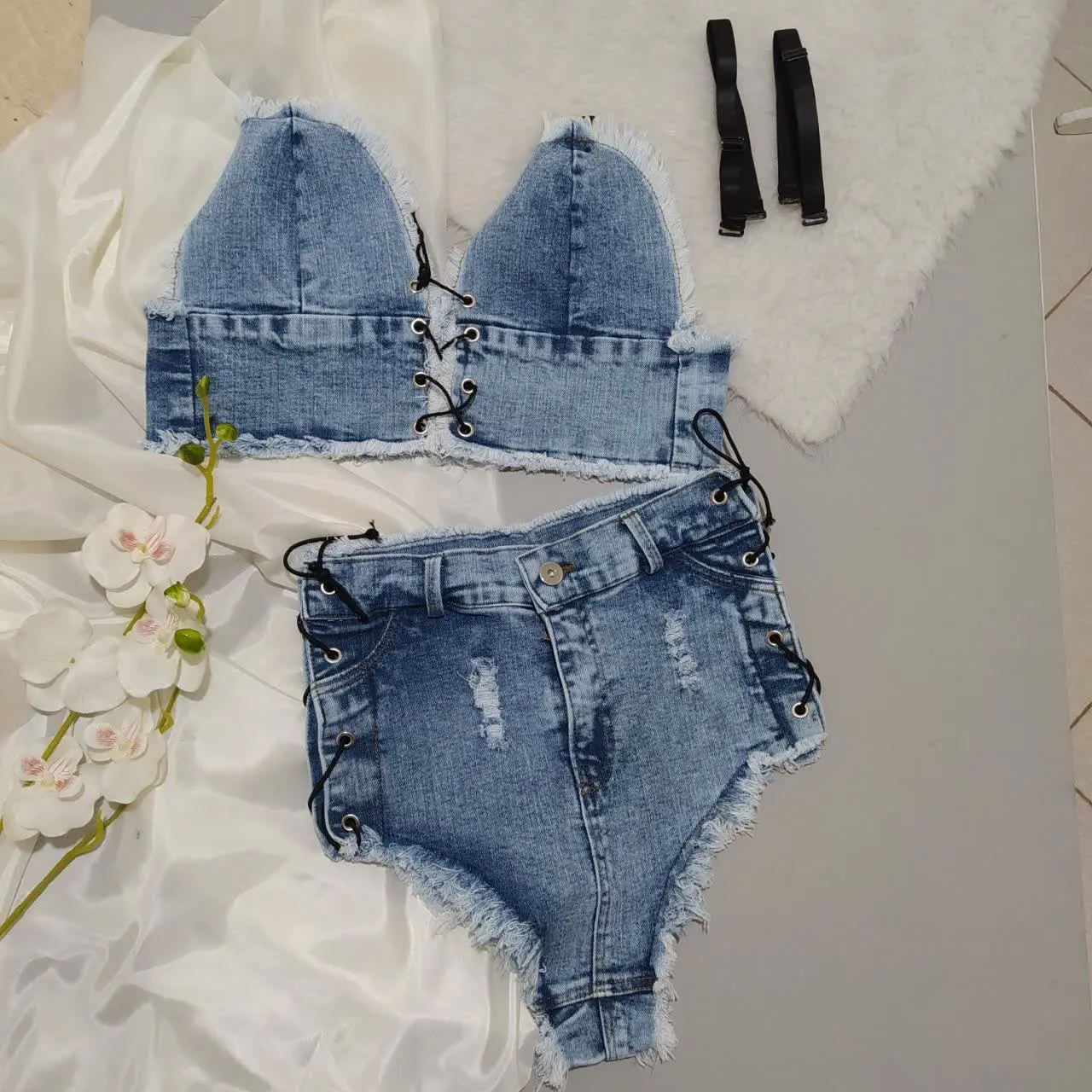 نیم تنه شورتک جین😍😍
