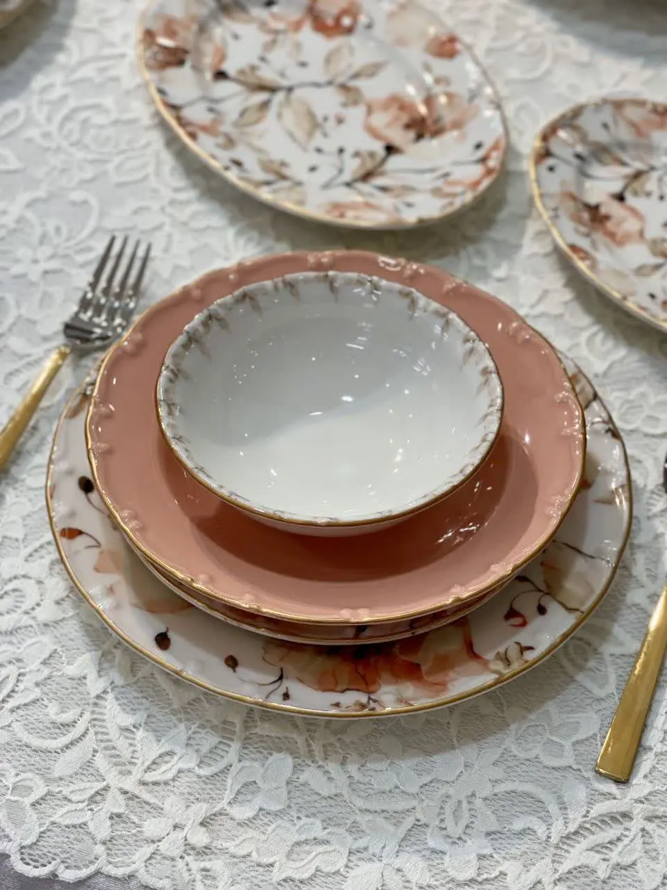 ۱ عدد کاسه سالاد به قطر ۲۶...