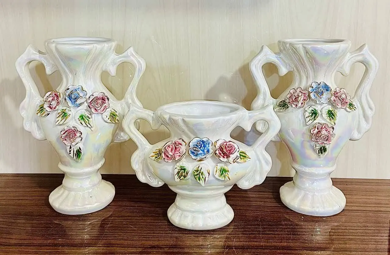 یک جفت گلدان و حوضچه گل برجسته سرامیکی 
