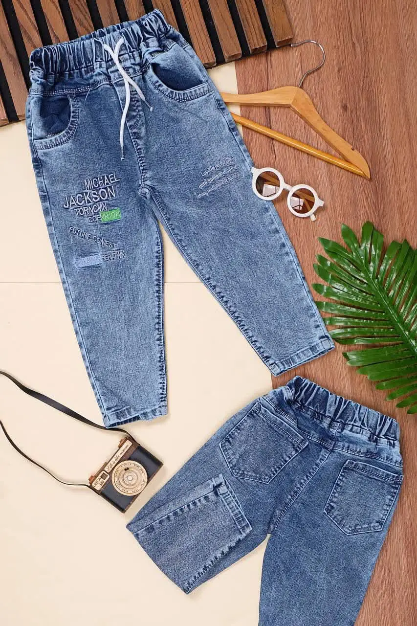 👖نام کالا: #شلوارجین گلدوزی اسپرت 
