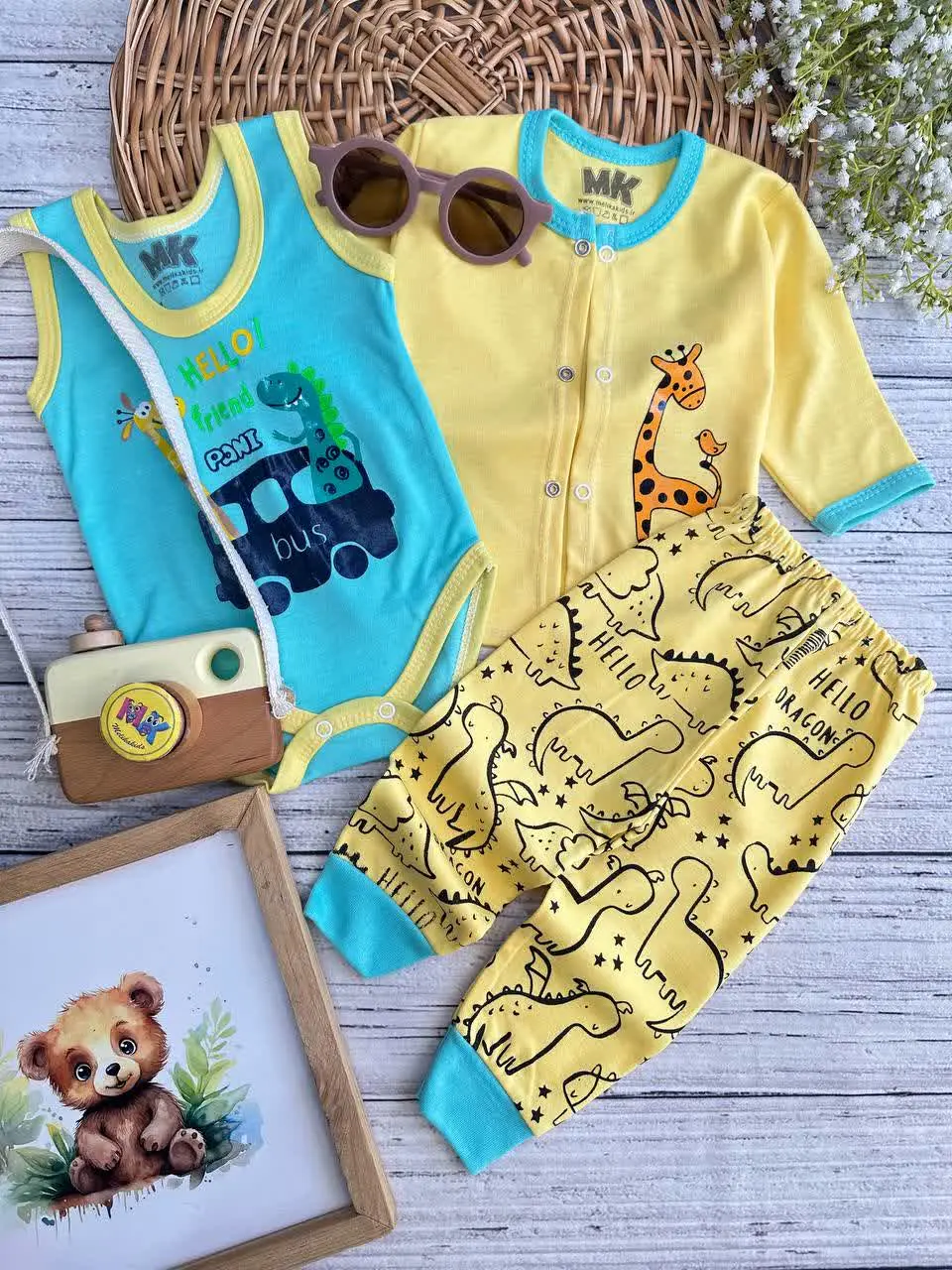 سه تکه زرافه زرد و سبزآبی نوزادی و کودک کد ۱۱۷۲۰۱ 
