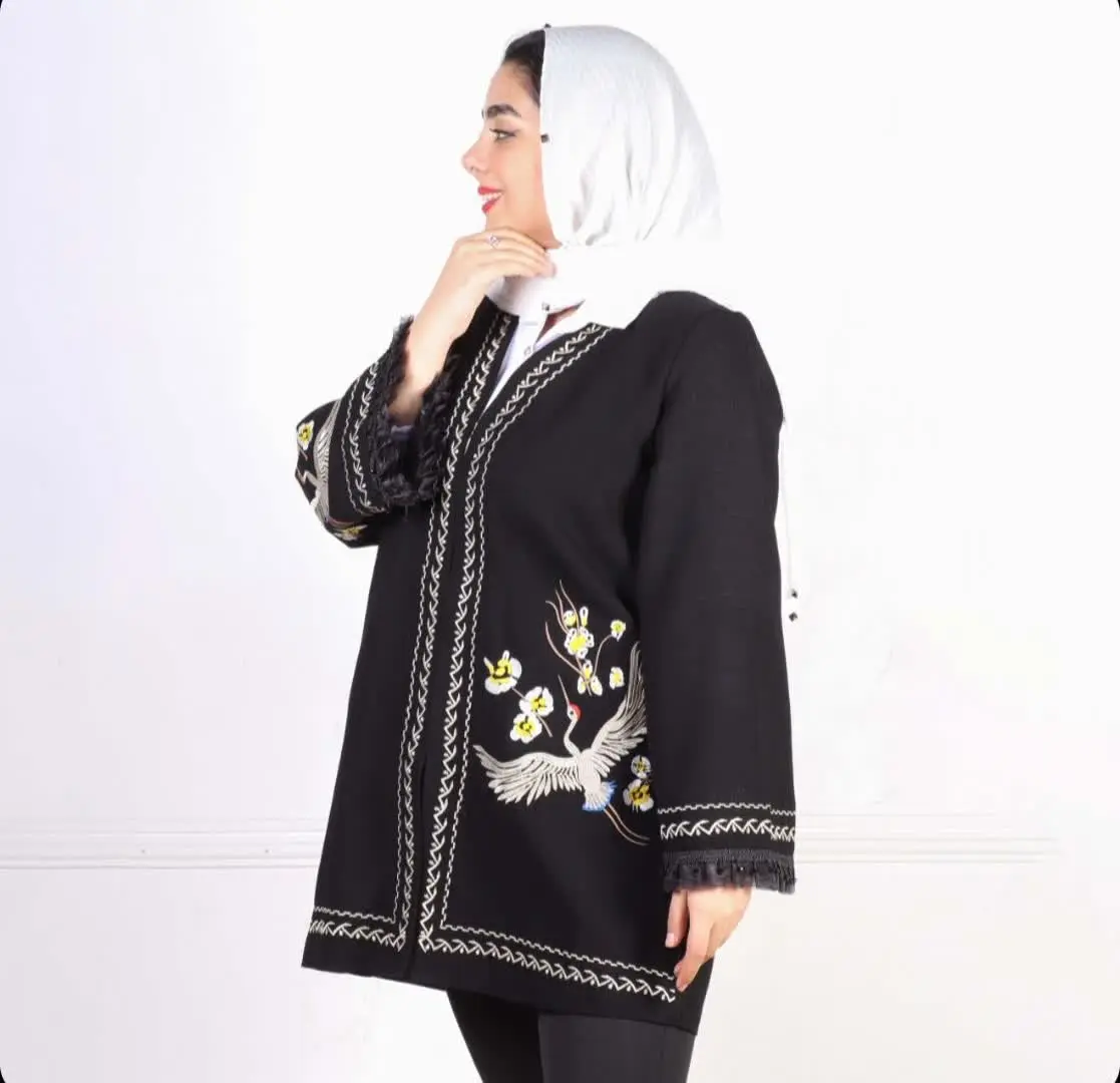 🦢مانتو زنانه گلدوزی طرح قو🦢
