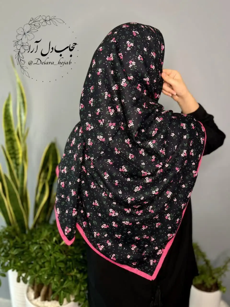 و در آخر میرسیم به این روسری قند و عسل خیلی پرفروشمون😍🤤🥰😍 با قواره ۱۲۰
