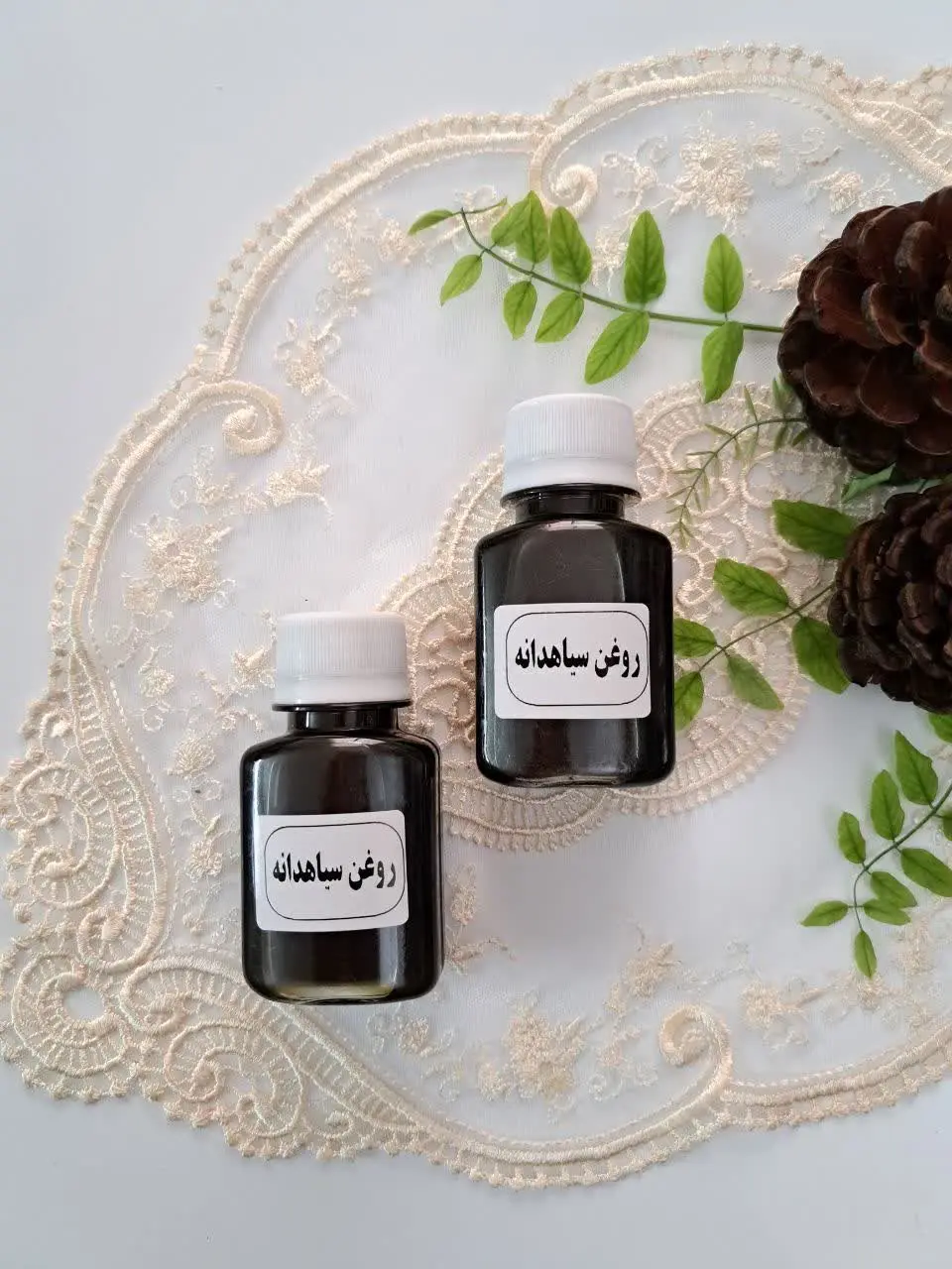  مصرف سیاه دانه در طب اسلامی تاکید شده است و امامان و پیامبر اکرم (ص) از خواص آن برای درمان دردها نام برده‌اند. 
