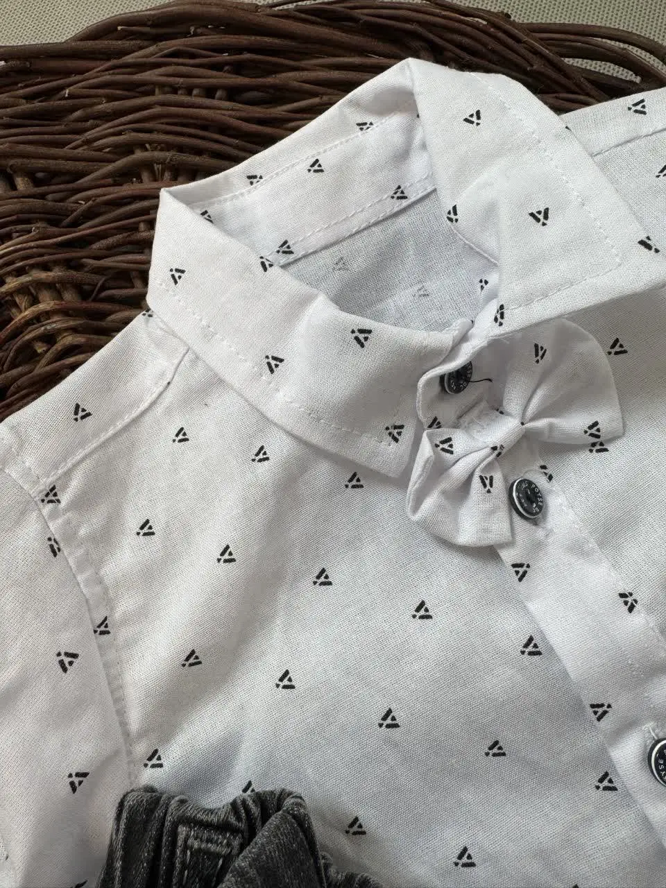 نام محصول: زیر دکمه سفید 
