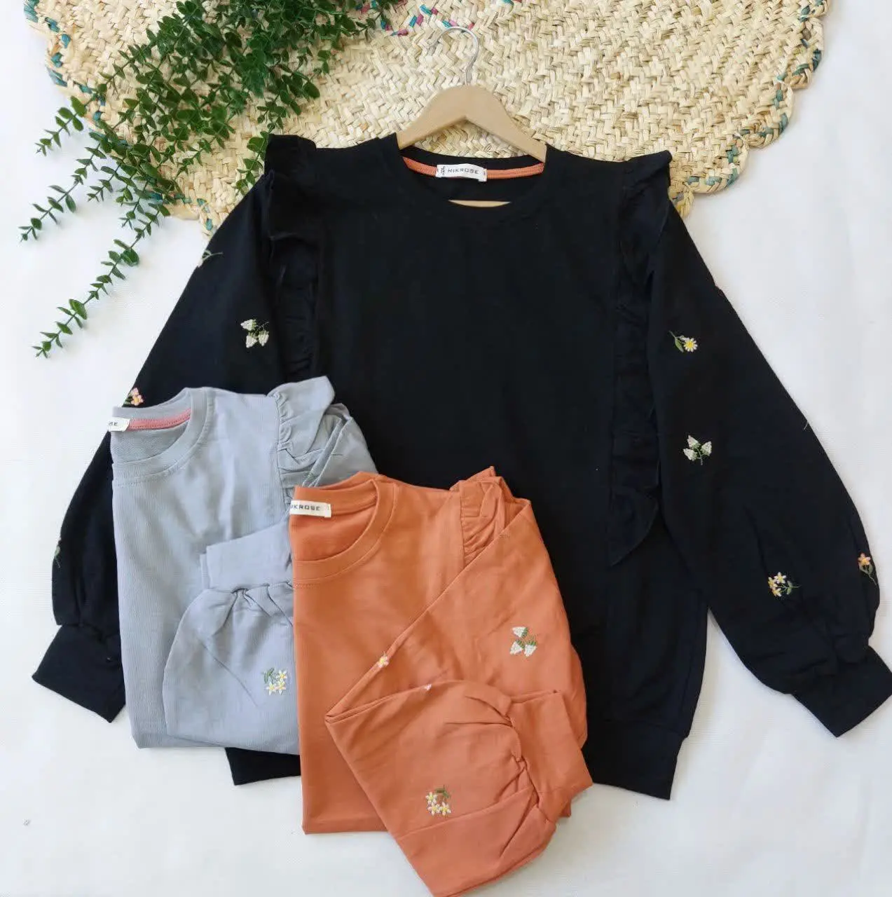 از بلوز آستین چیندار گلدوزی...