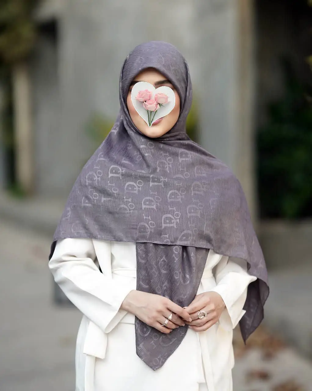 روسری هم بصورت لبه گرد و هم...