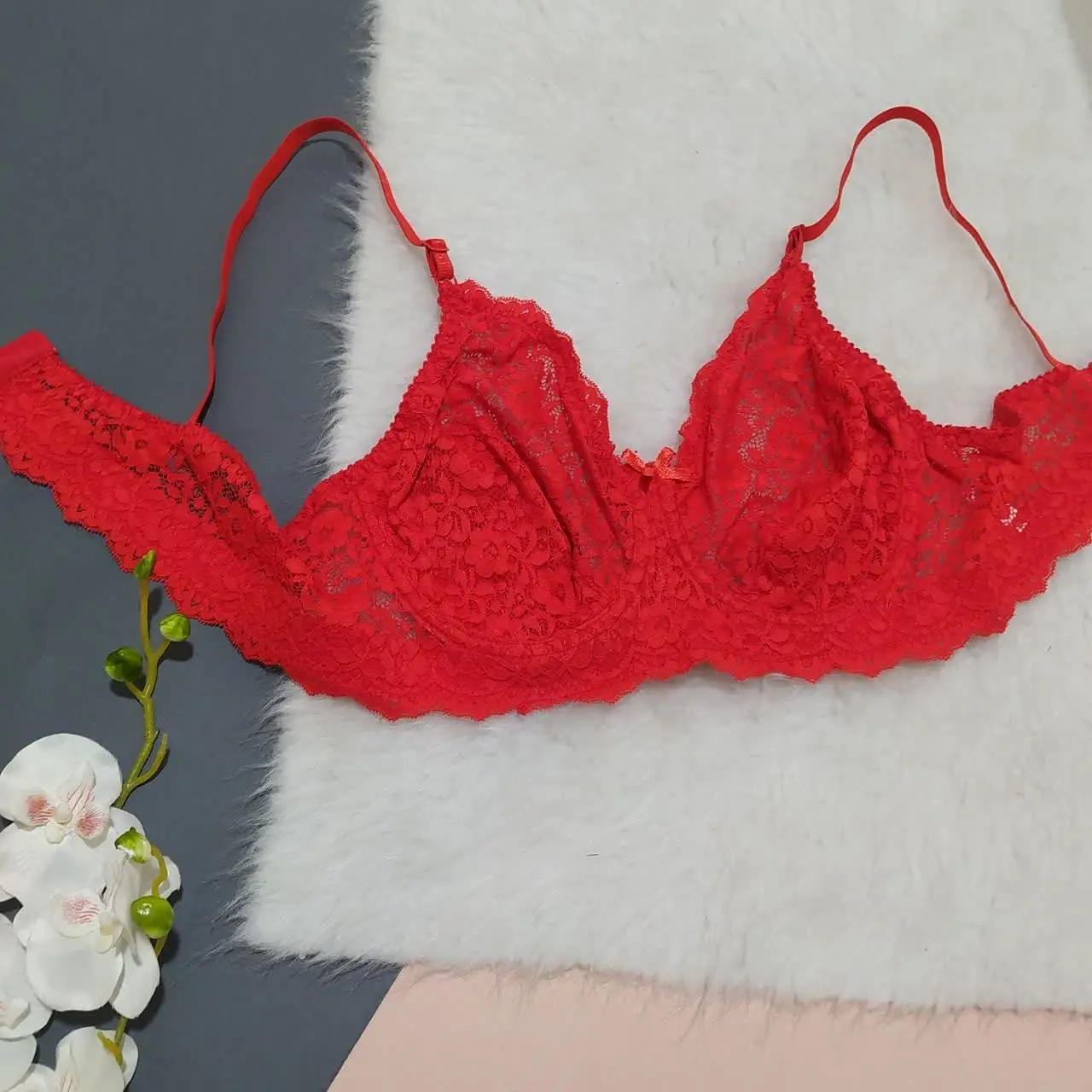 سوتین تک تمام دانتل 😍😍
