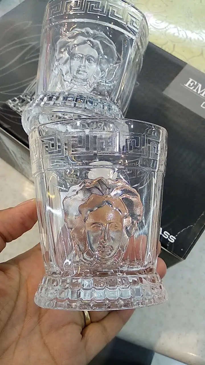 نیم لیوان ورساچ 
