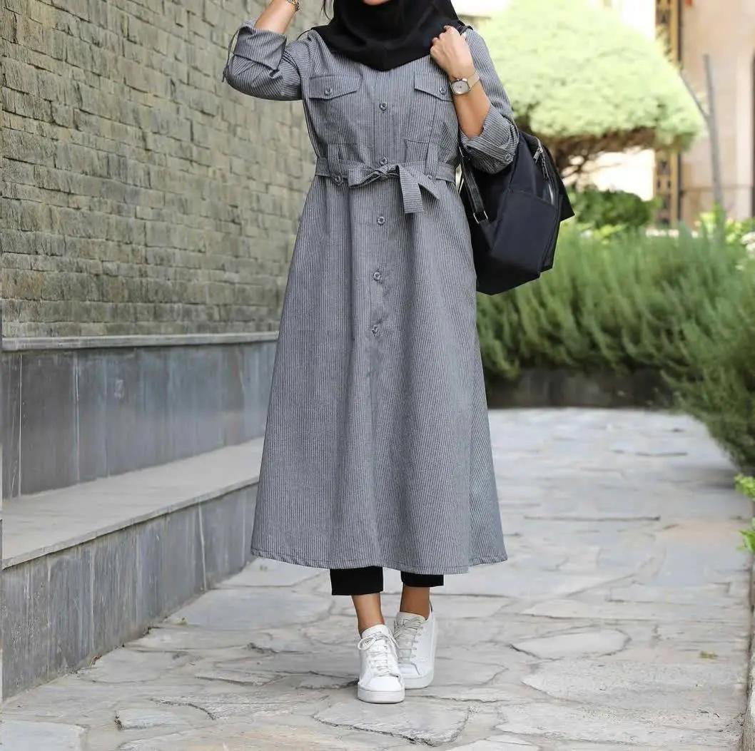 دانشجویی از نوع مانتو، با ق...