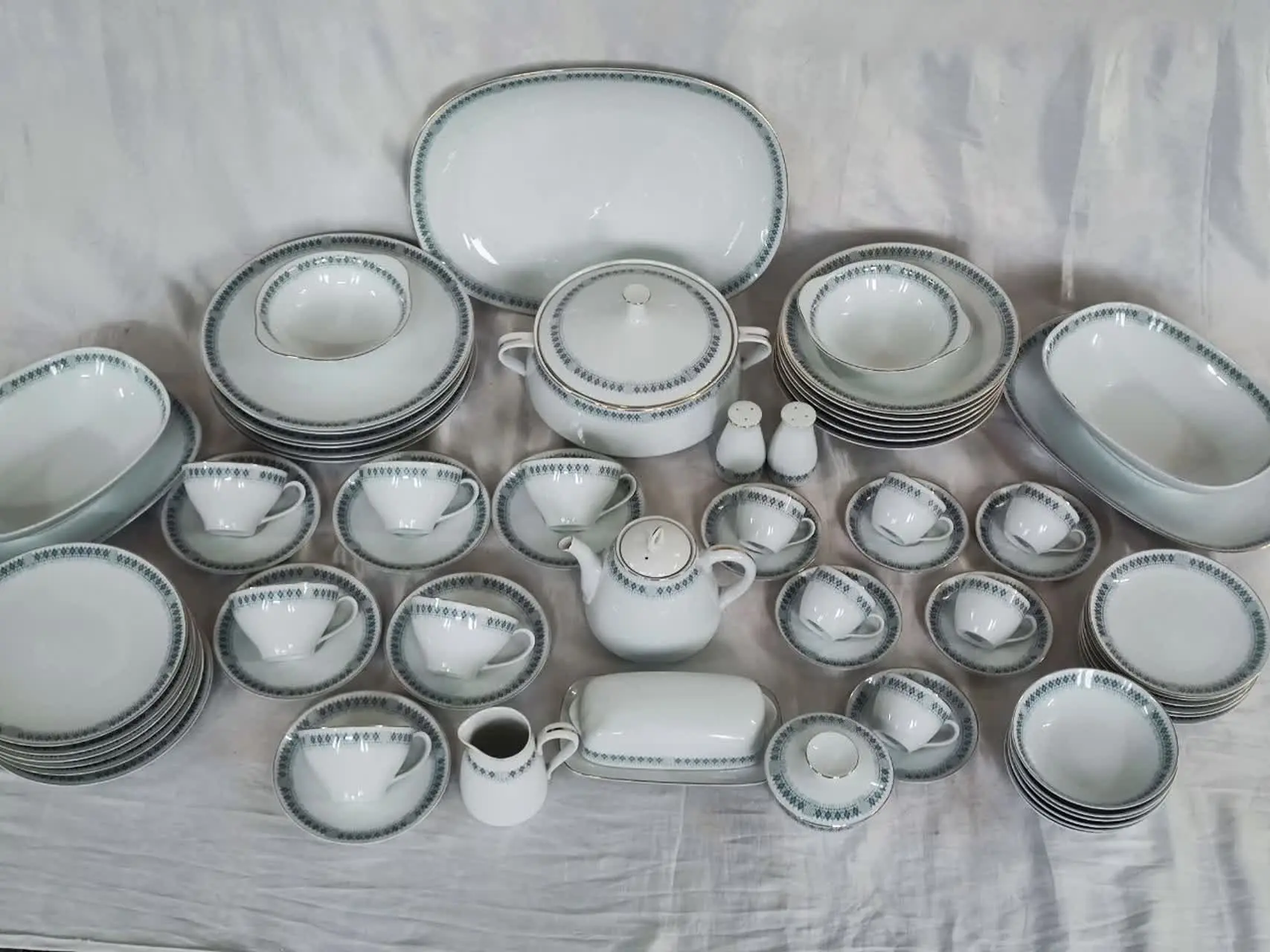 سرویس شش نفره 
