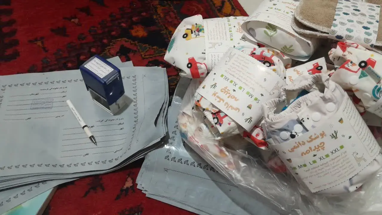 در حال پست پوشک ها😁