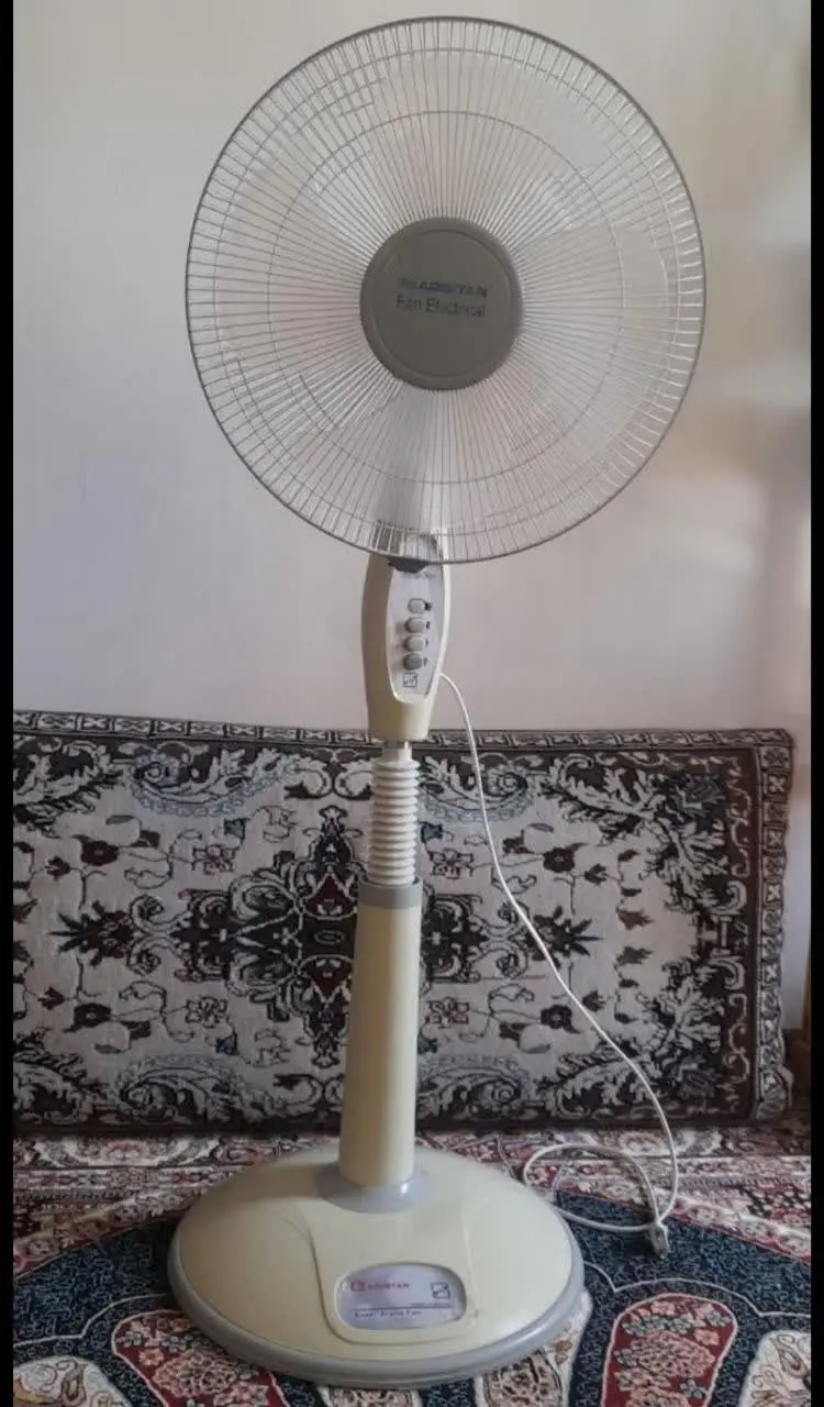 پنکه پایه بلند سالم و تمیز...