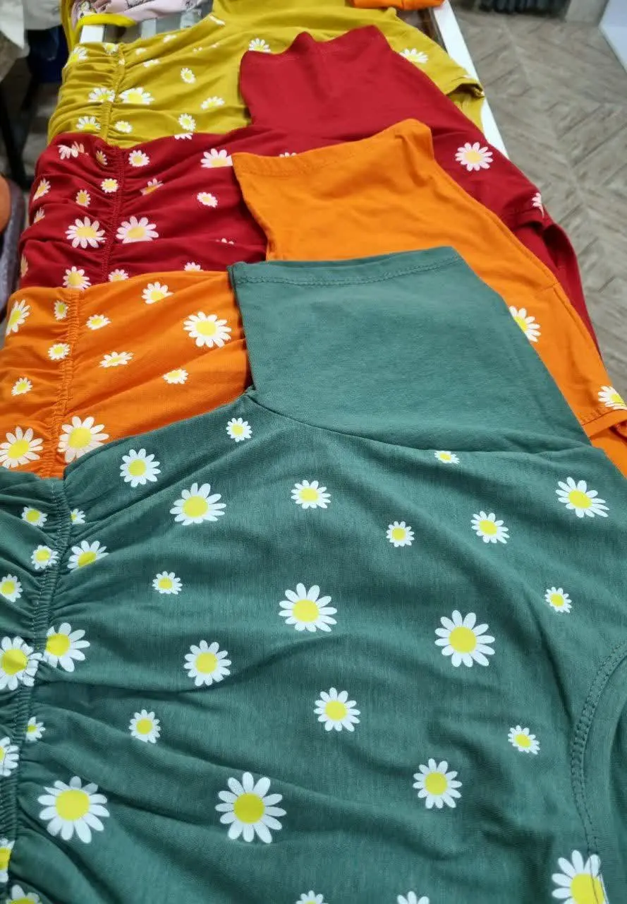 پیراهن با گل‌های بابونه یه جور خاصی حس خوب داره 🥰
