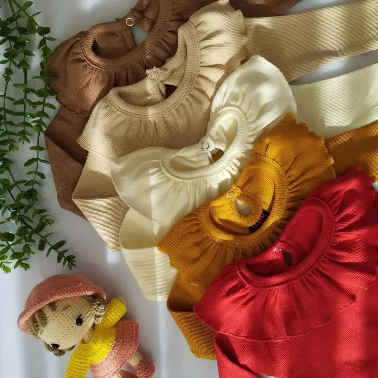 🌈 رنگ بندی: کرم و سفید