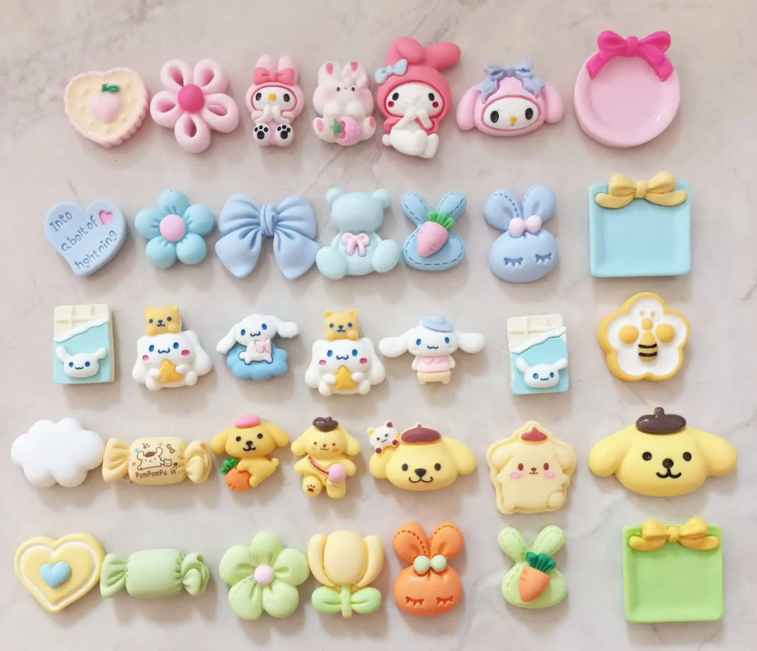 پشتشون چسب خیلی قوی و محکمی...