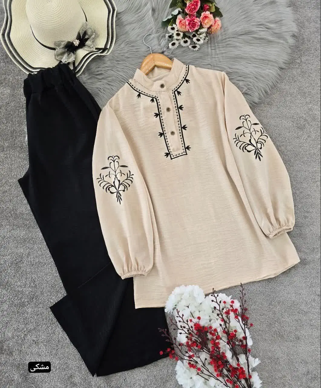  ببینید چ‌ست دلبری براتون اومده با جنس شانتون ک همه میدونید ن آبروی داره ن چروک میشه و نه رنگ دهی 🤩 بپوش و عمری استفاده کن👌 با این ست مهمونیا و دور همی هاتو زیباتر کن🥰 چقدر این مدل دلبره واق