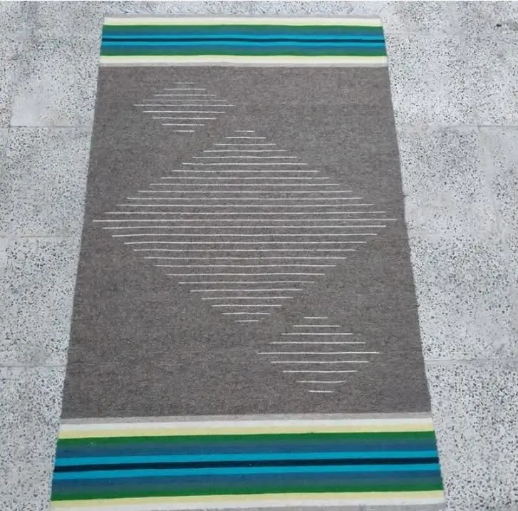 موجودی گلیم جانمازی پشمی فقط دو عدد
