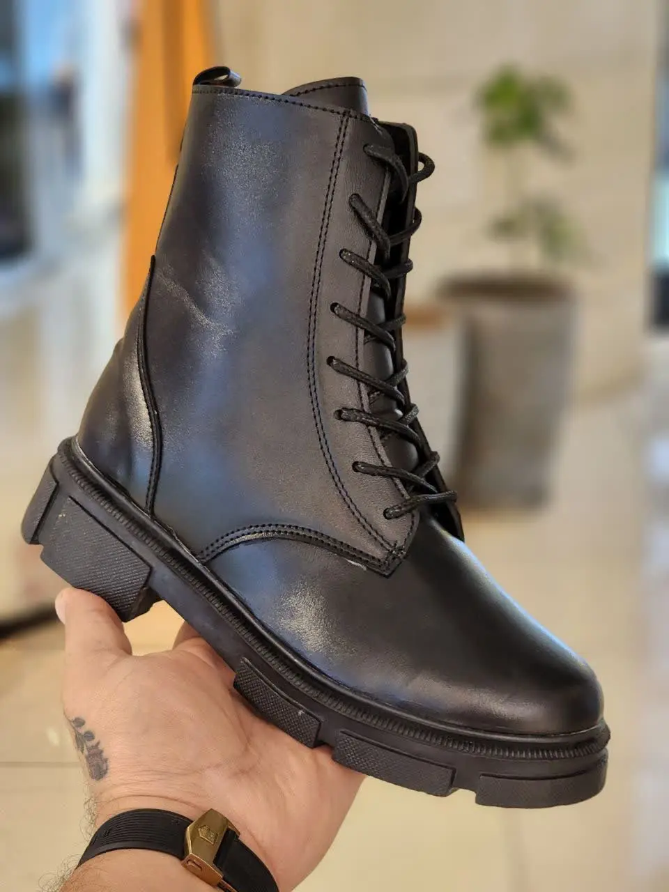 نیمبوت شیک و ساده
