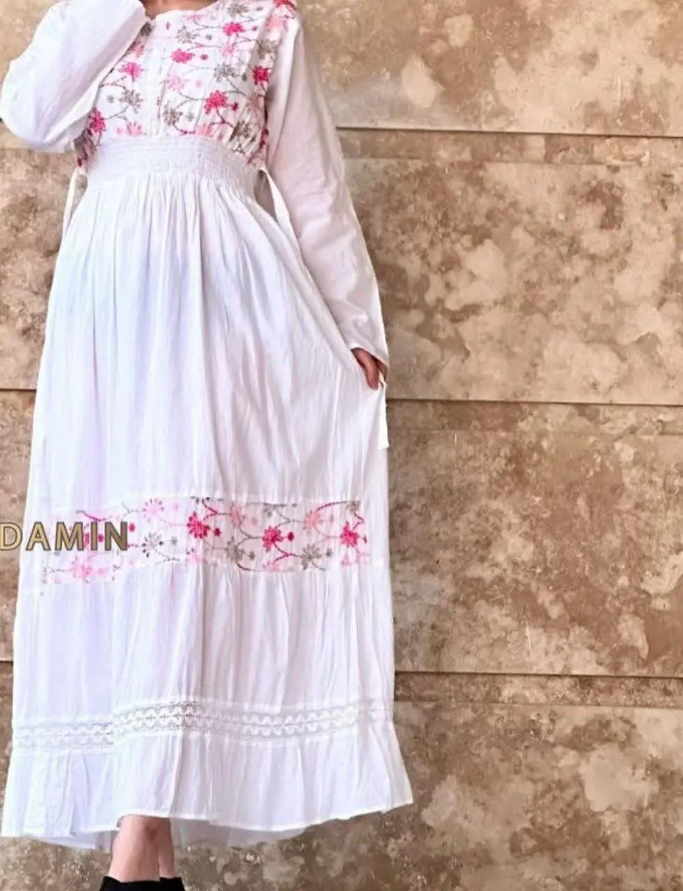 #پیراهن ساحلی گلدوزی شده😍
