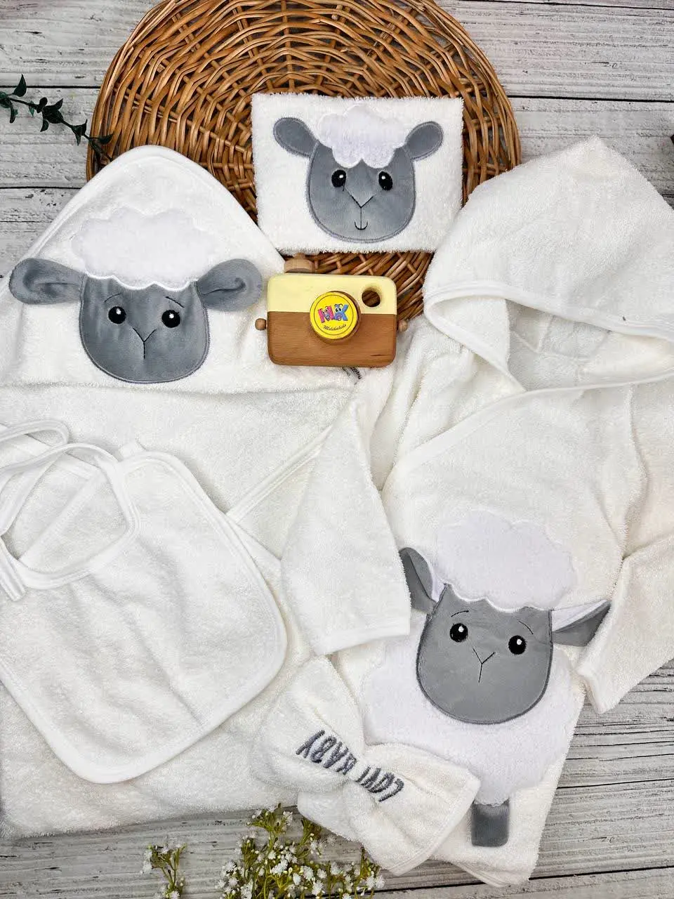 ست حوله جعبه‌ای تبریز طرح ببعی نوزادی و کودک کد ۳۳۵۰۲۰ 
