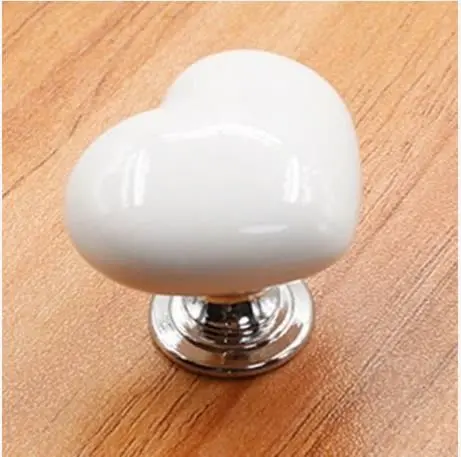 پشتش چسب داره. و میشه به عنوان دستگیره جاهای دیگه هم ازش استفاده کرد. 
