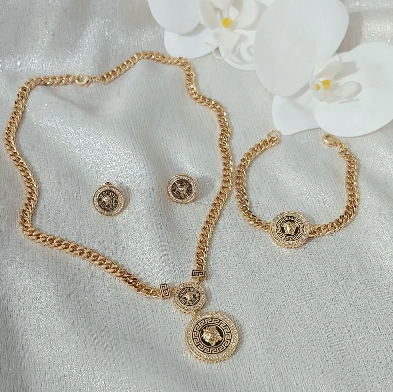 #سرویس طرح طلا ورساچ ysx جدید😍
