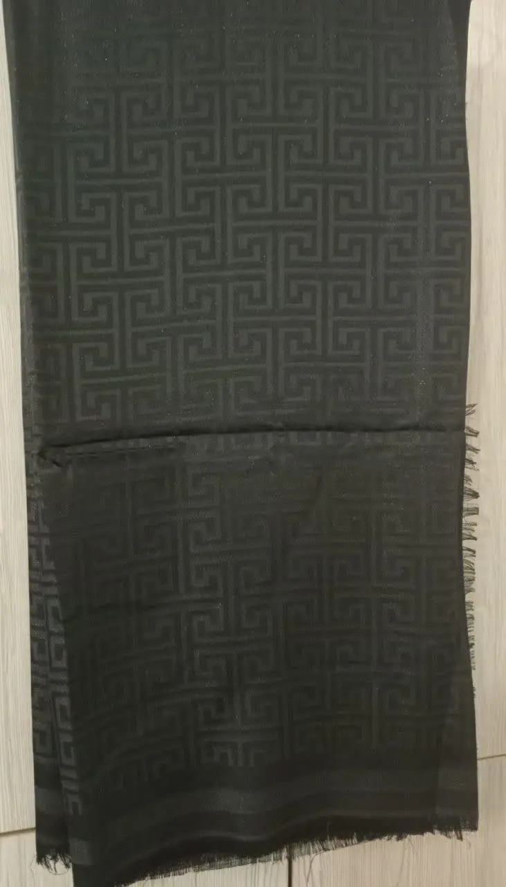 روسری ژاکار لمه. 
