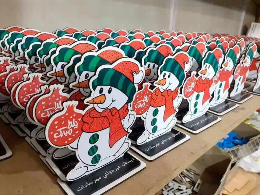 پشت کار جای مداد داره