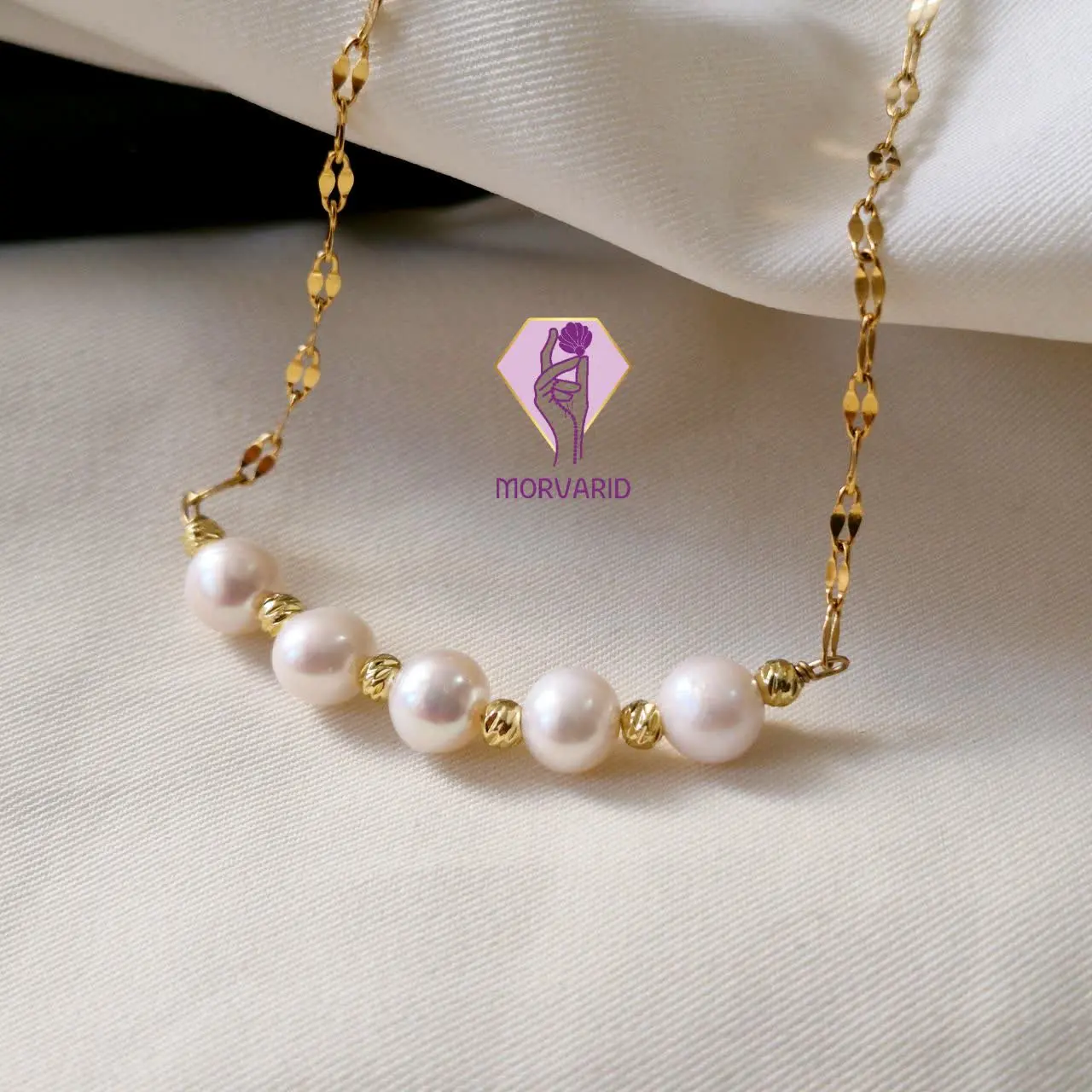 یه گردنبند ظریف و دخترونه هم