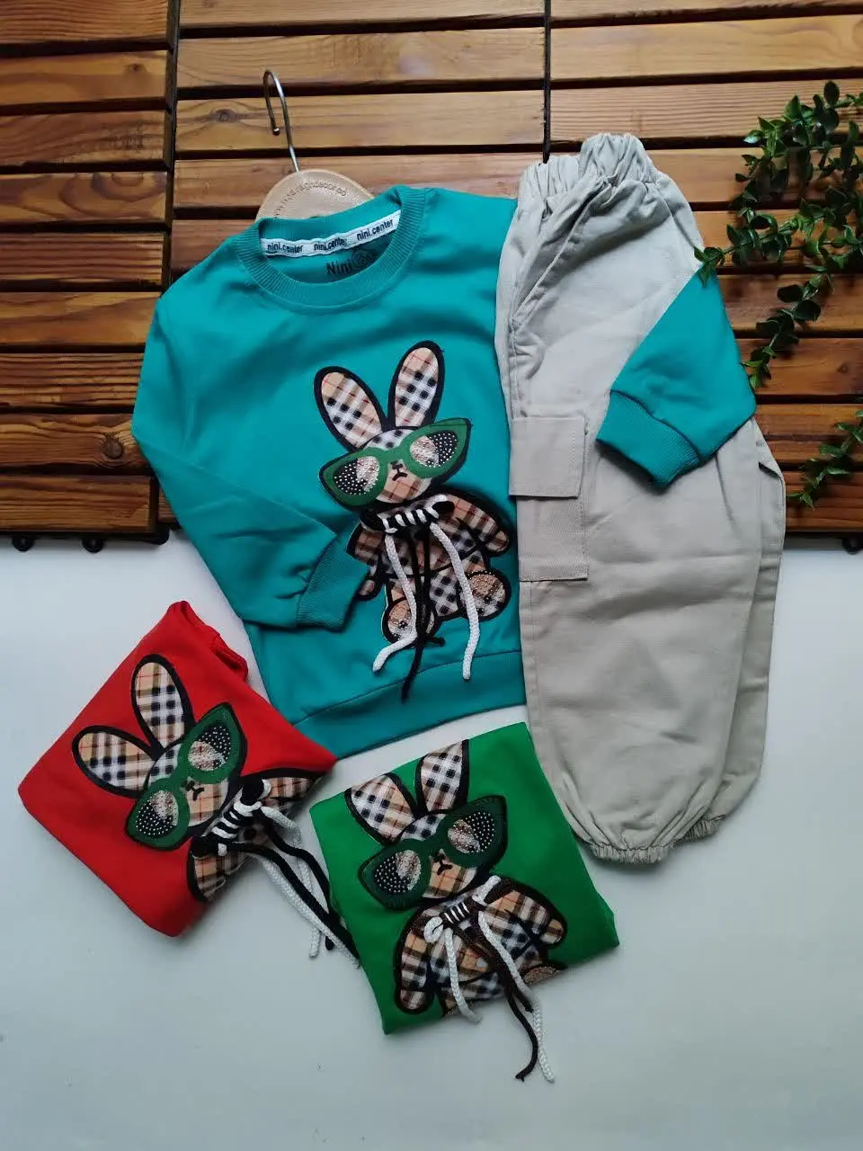 موجودی فقط یک عدد سایز ۴۰,رنگ قرمز ❌❌❌❌قد لباس ۴۰,پهنا ۳۲,قد شلوار ۵۳
