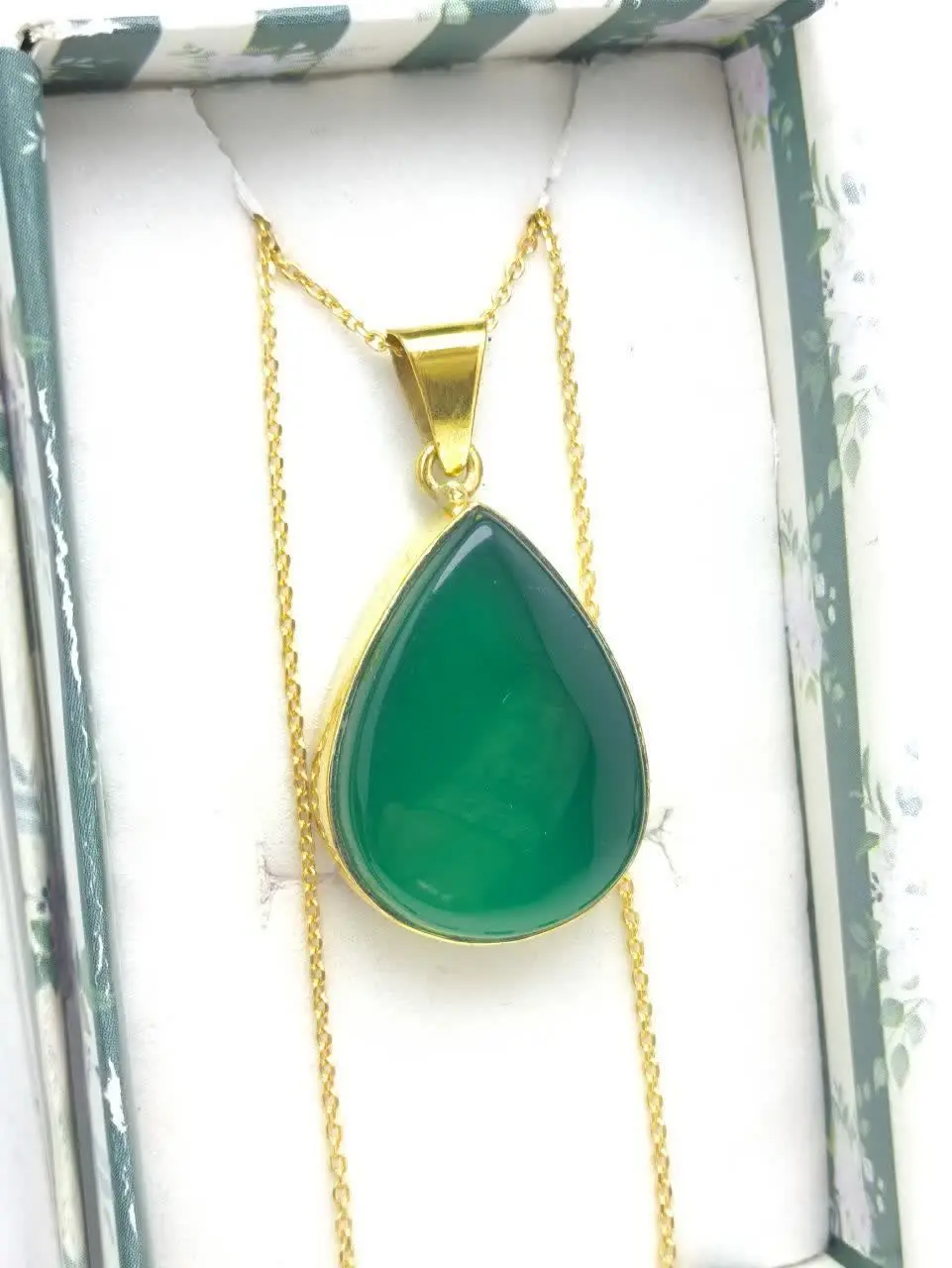 مدال زیبای عقیق سبززنانه