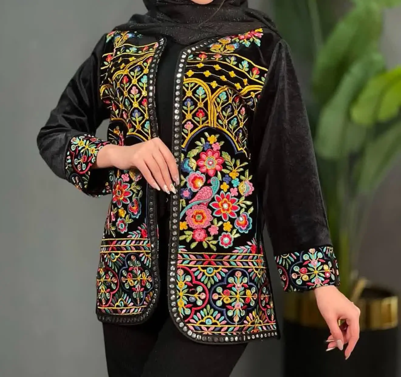 بهترین قشنگترین مانتو مزونی عید شارژ شد😍😍😍
