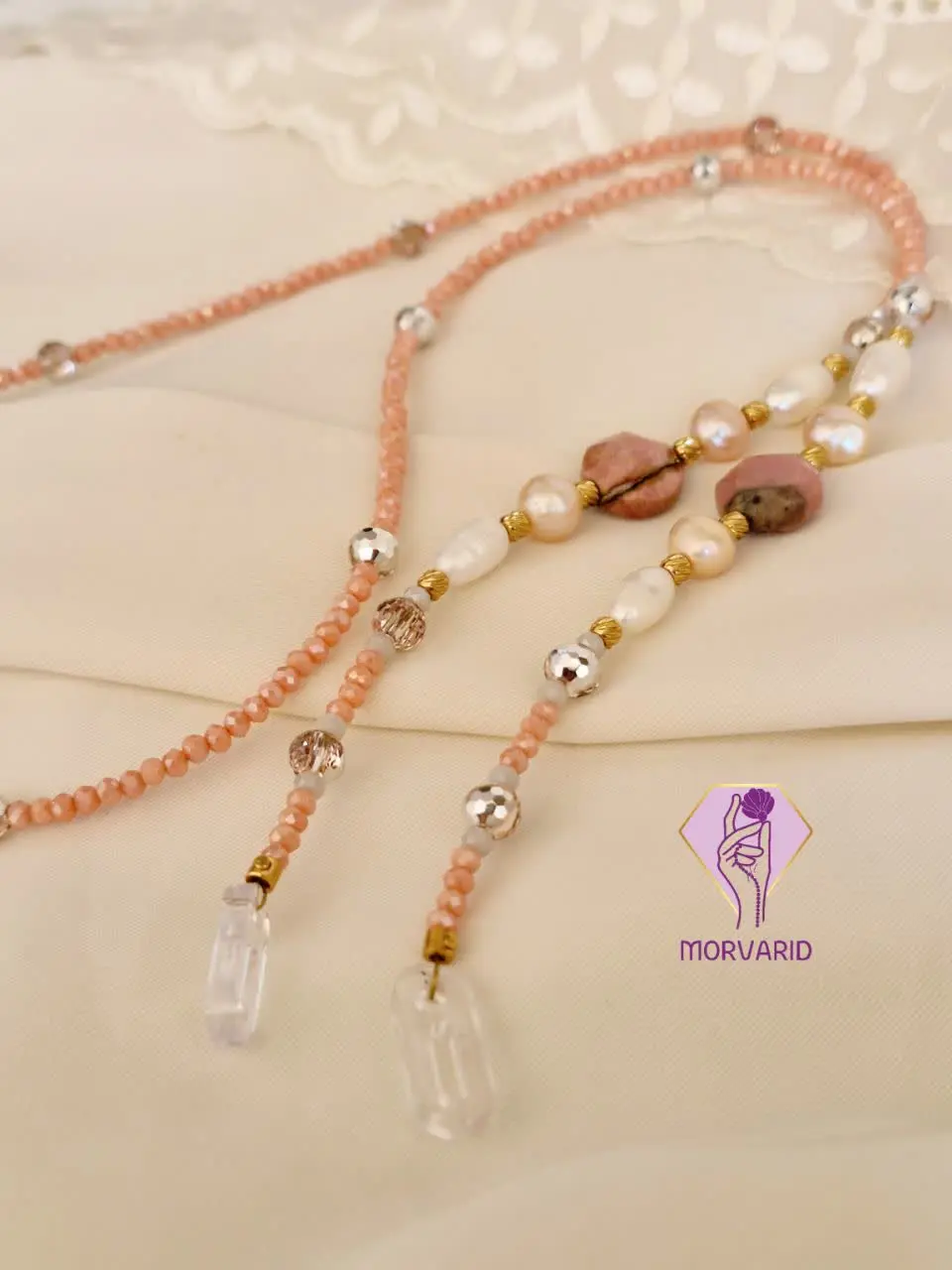 بند عینکی هم که دیروز گذاشت...