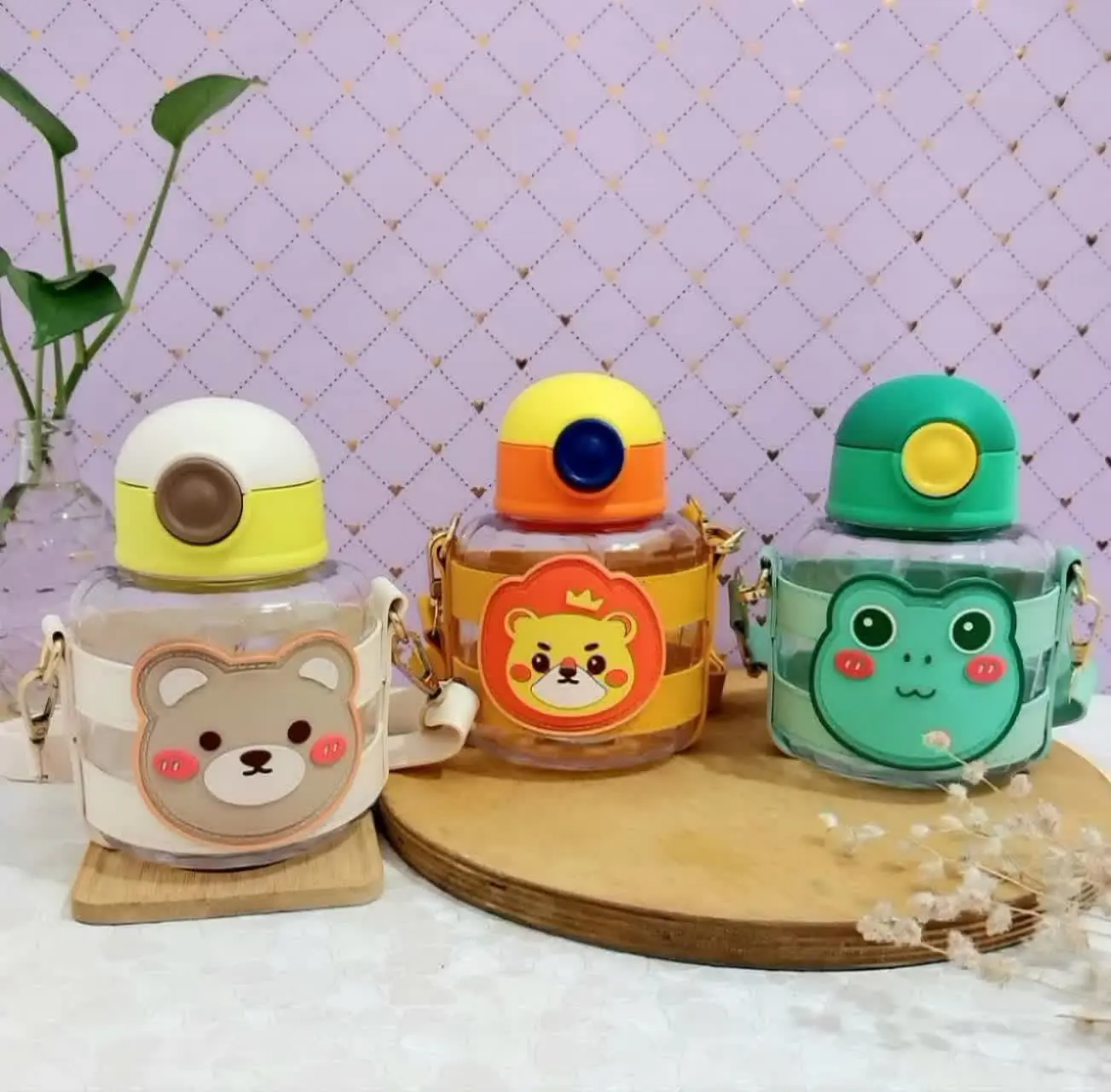 قمقمه دورچرم نی دار
