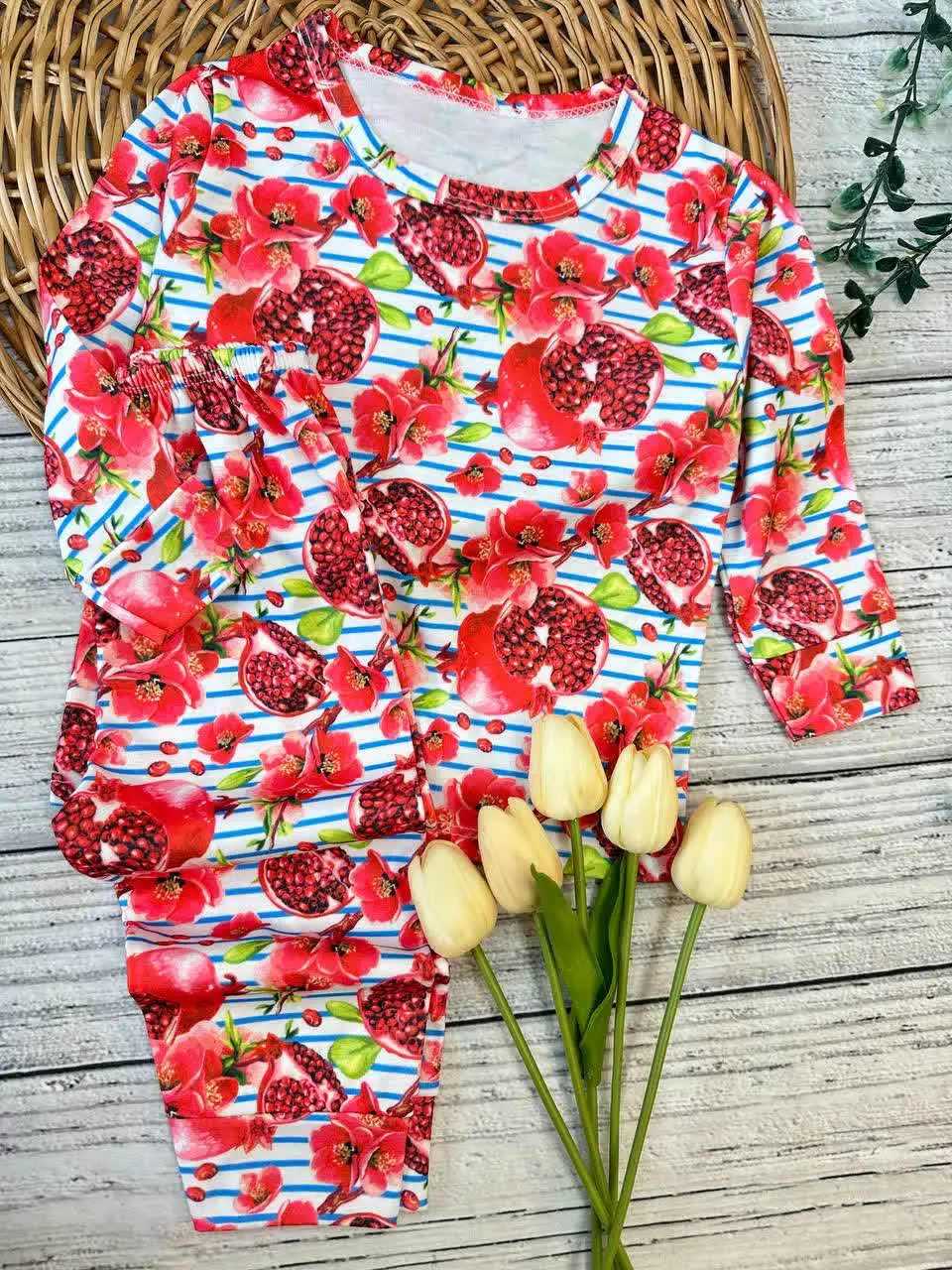 بلوز شلوار طرح انار راه راه نوزادی و کودک کد ۱۷۳۱۳۵ 
