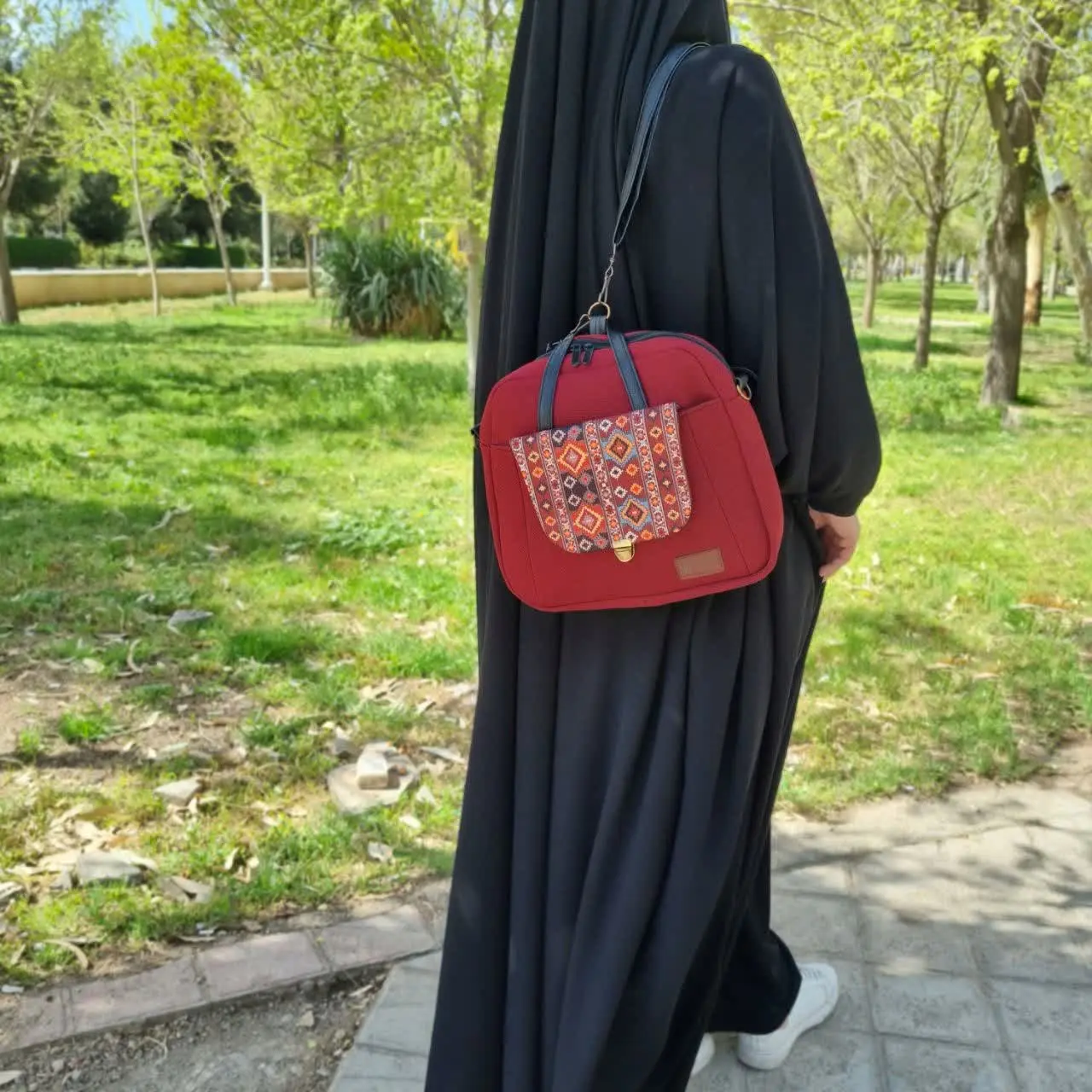 چونکه که علاوه بر کیف دستی