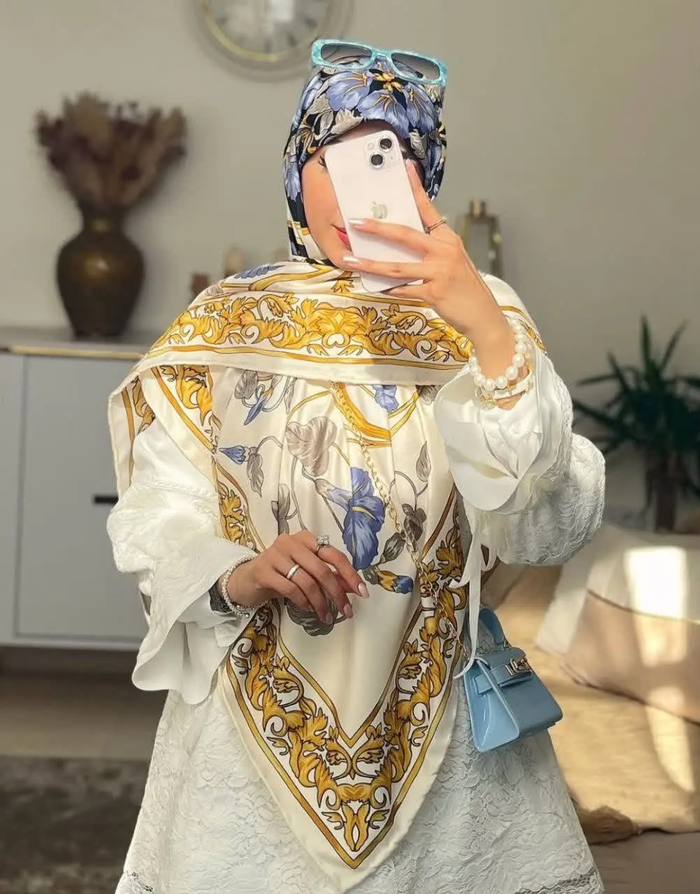 ترکیب رنگ بی نظیر من، منو به یه روسری خاص تبدیل کرده😌
