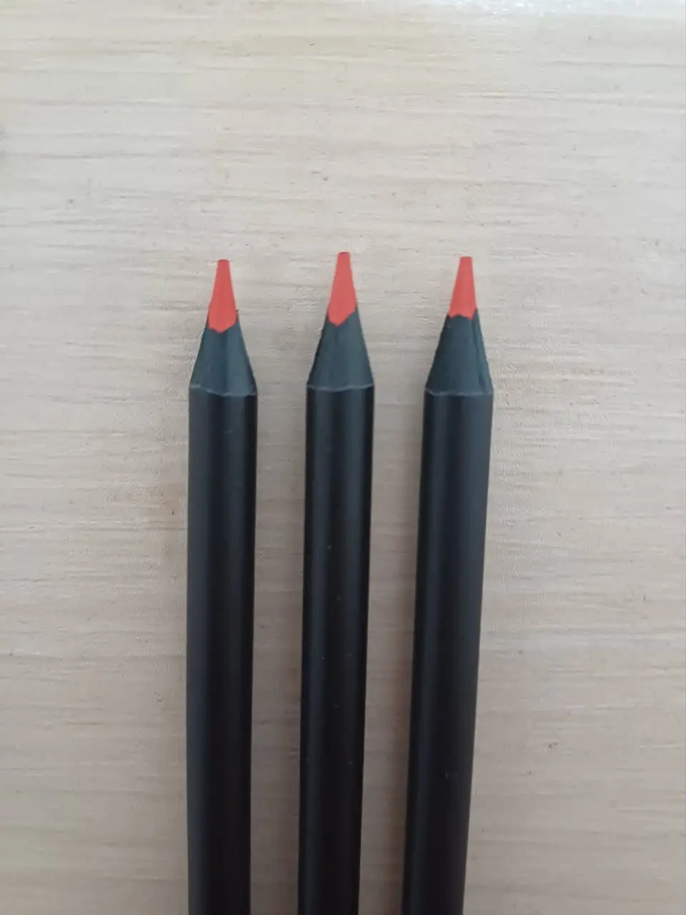 این مداد قرمزهای جذاب😍
