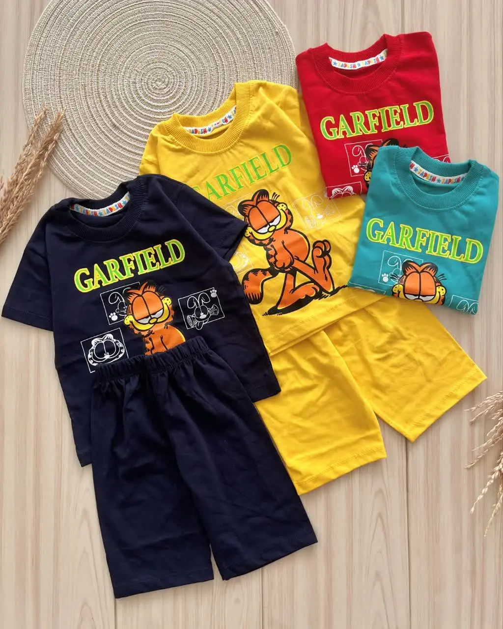 لباس بچه گانه تیشرت شلوارک گارفیلد
