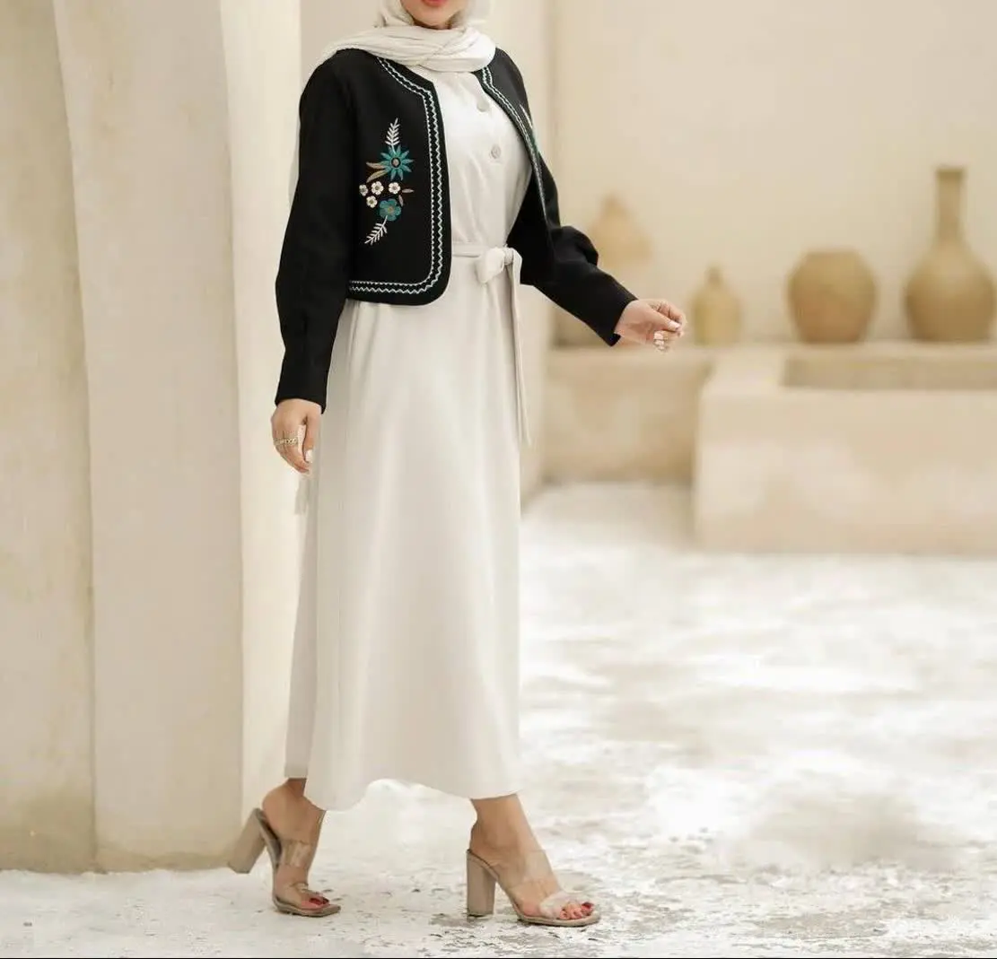  مدل: کت و سارافون گلدوزی 
