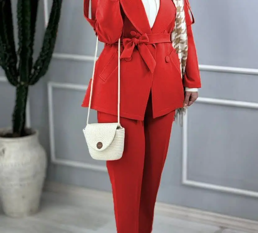 نام: کت شلوار ارغوان 
