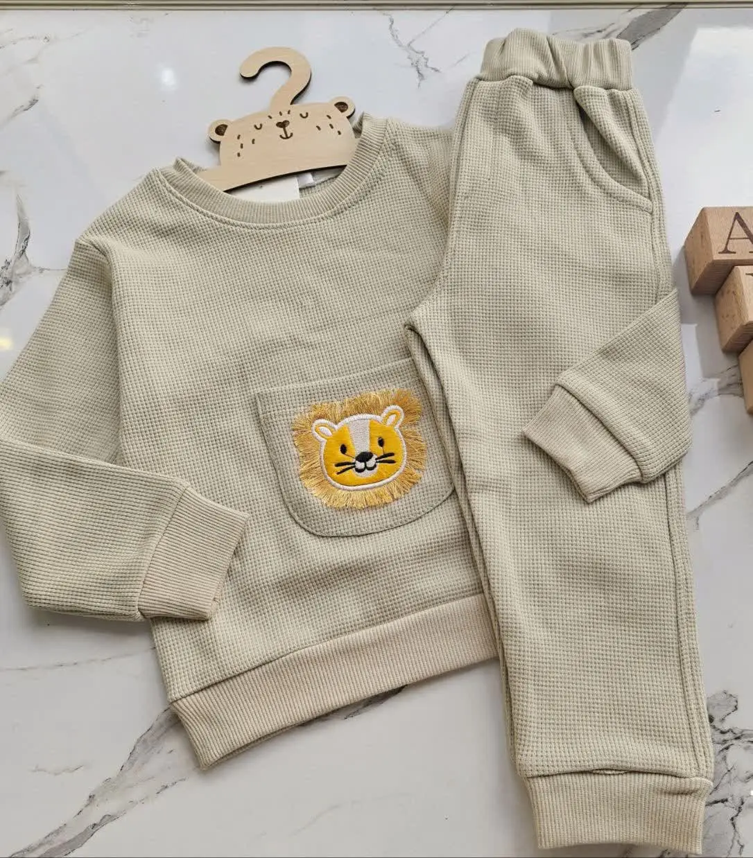 🔮بلوز شلواربیسکویتی اسپرت طرح شیر 🔮
