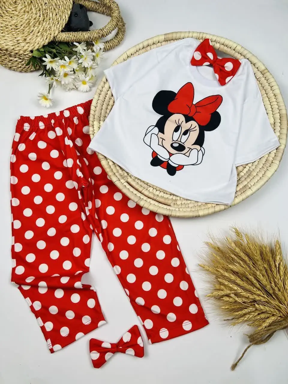 😍😍 بررید کنااااار خوشتیپ نشین😍😍😍😍
