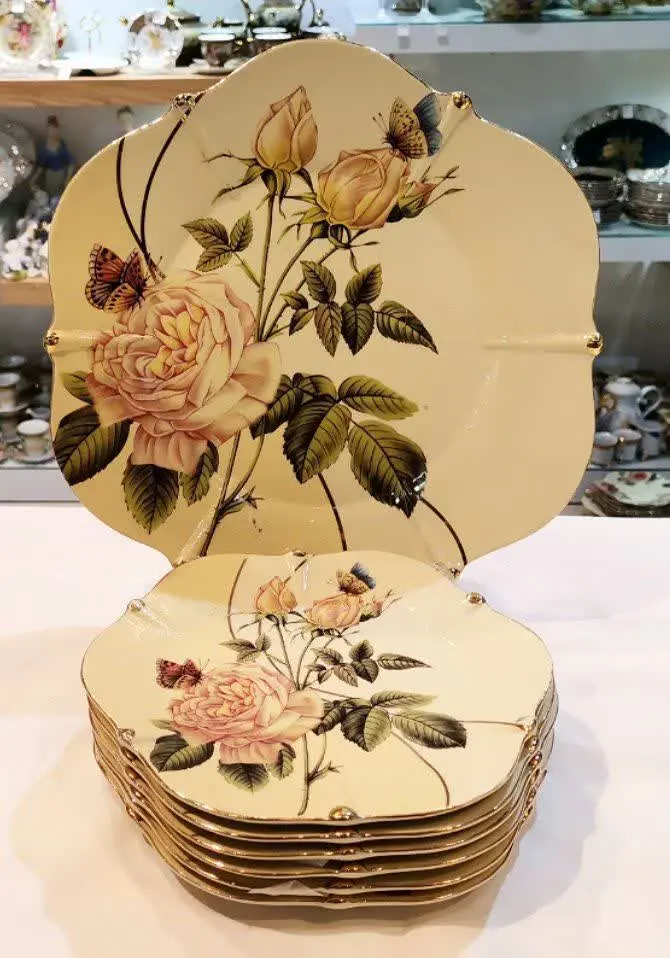 کیک خوری کرم
