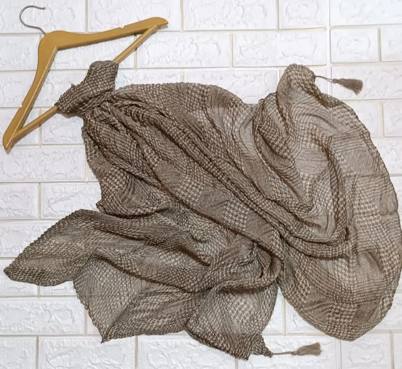 🐝 شال نخی پلیسه