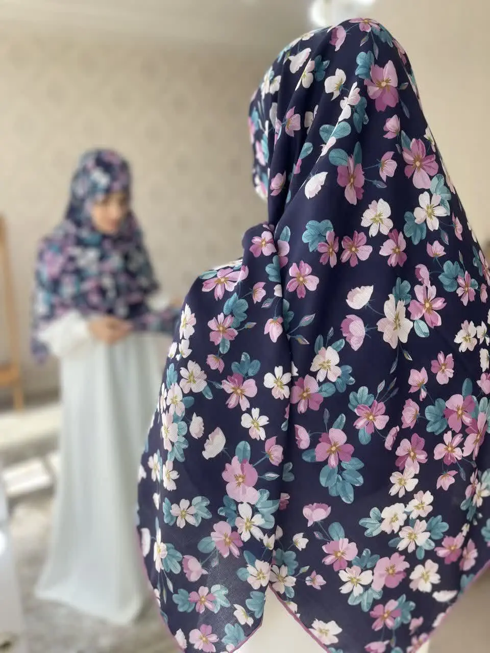 روسری پر فروشمون زمینه سرمه ای🥰
