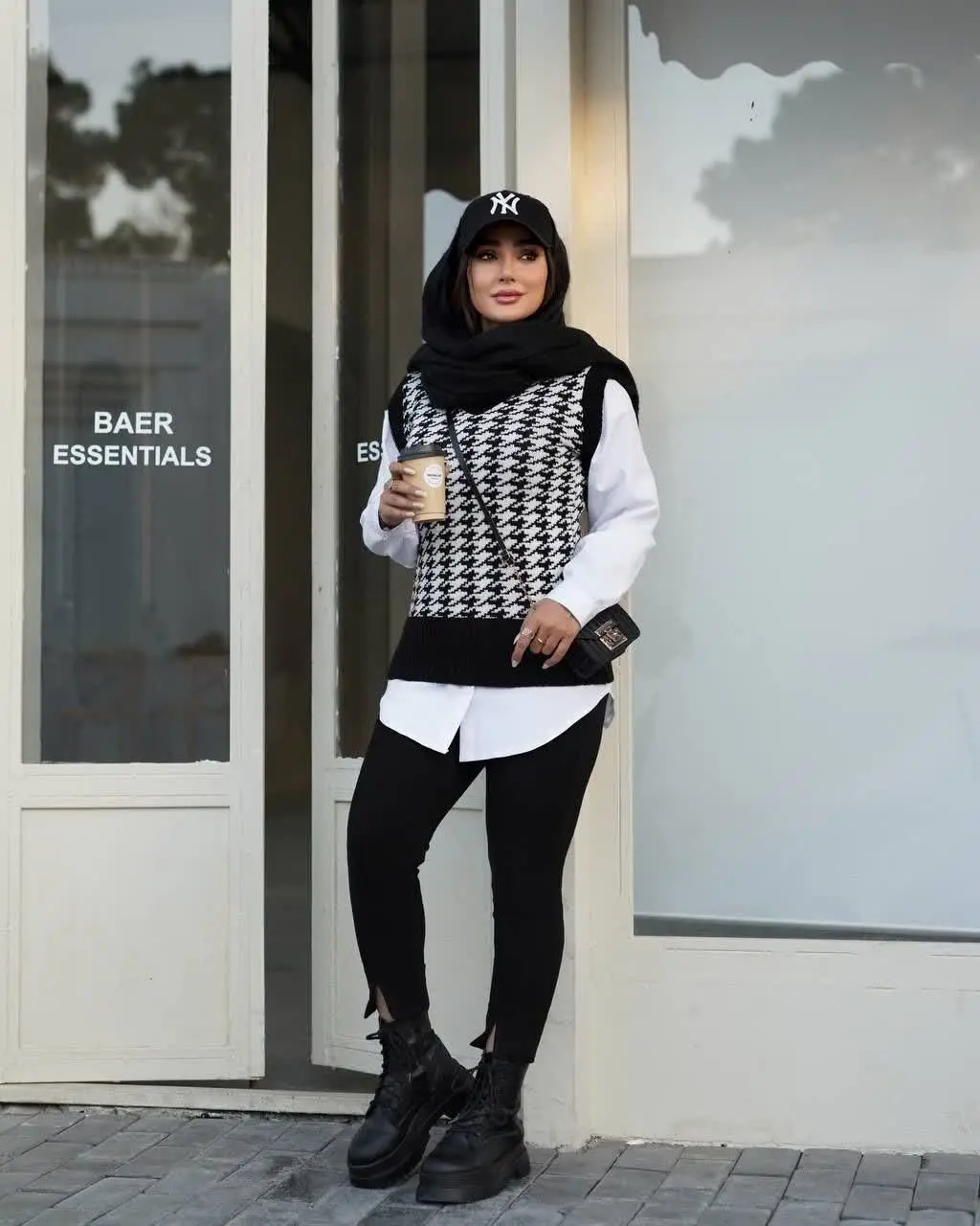 با شومیز، زیر بارونی، زیر پ...