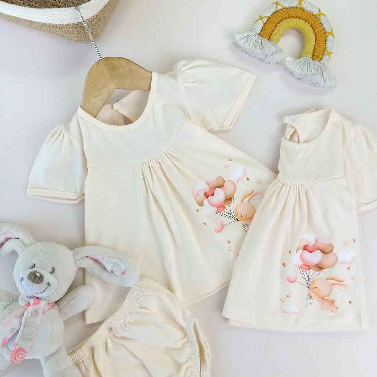 تونیک و شورت شیری بادکنکی😍
