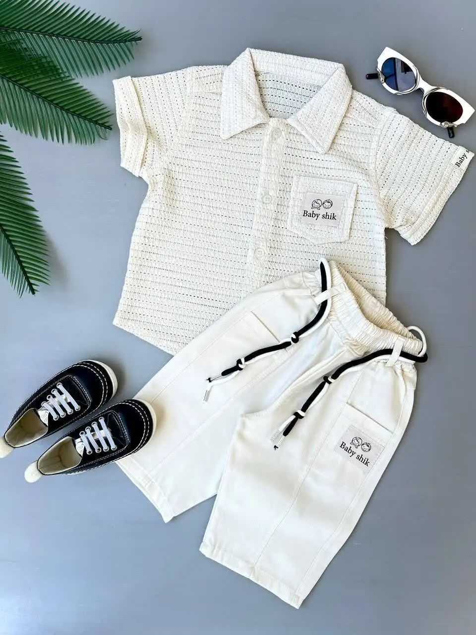 #تیشرت یقه داره جلو دکمه تازززه پایینشم برش هلالی خورده😎❤️
